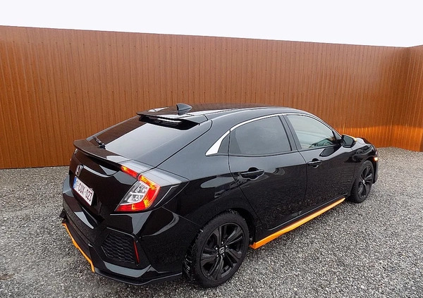 Honda Civic cena 59900 przebieg: 105000, rok produkcji 2018 z Susz małe 379